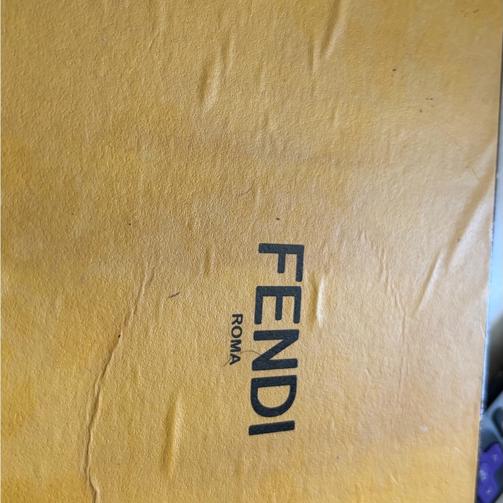 Fendi Wallet on Chain - Picture 2 of 6